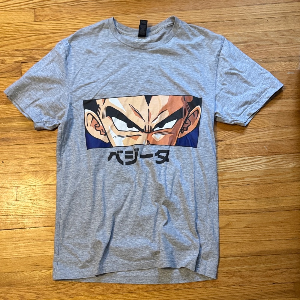 Hot Topic Gray Anime Face T-Shirt